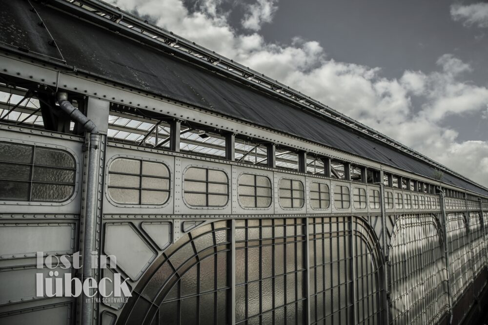 Steinrader Weg Lübeck Bahnhof von hinten genietete Stahlkonstruktion